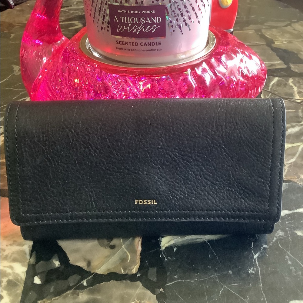 Fossil large black continental pebble grain leather wallet